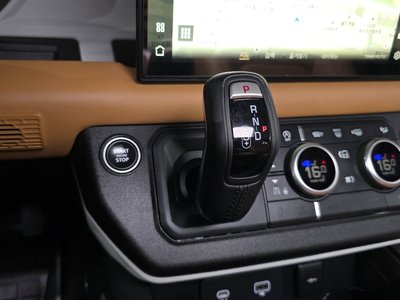 LAND ROVER DEFENDER - 9