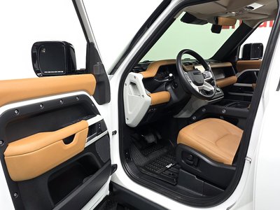 LAND ROVER DEFENDER - 10