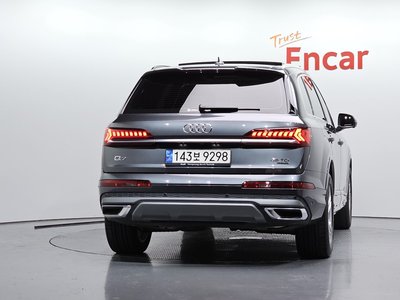 2021 AUDI Q7 — фото 3