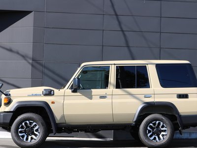 TOYOTA LAND CRUISER 70 - 10