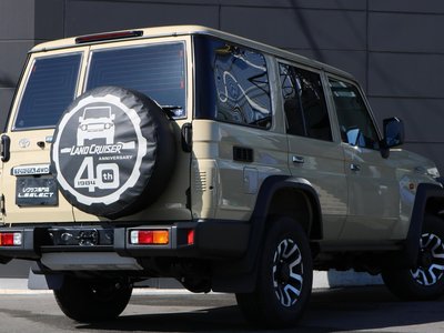 TOYOTA LAND CRUISER 70 - 9