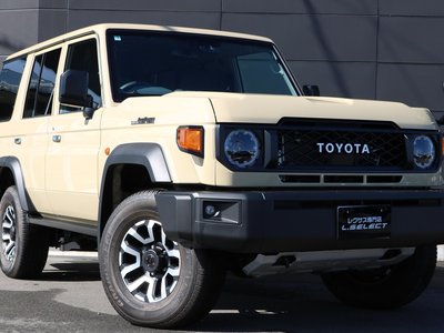 TOYOTA LAND CRUISER 70 - 5