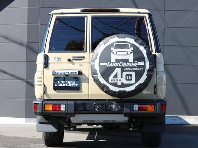 TOYOTA LAND CRUISER 70 - 8
