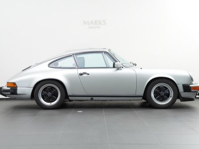 PORSCHE 911 - 6