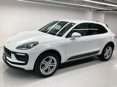 PORSCHE MACAN - 1