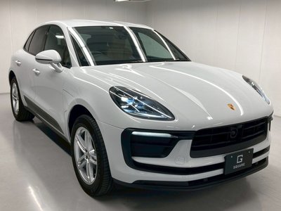 PORSCHE MACAN - 10