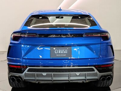 LAMBORGHINI URUS - 6