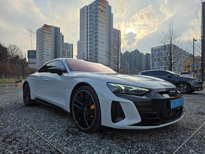 AUDI E-TRON GT - 1