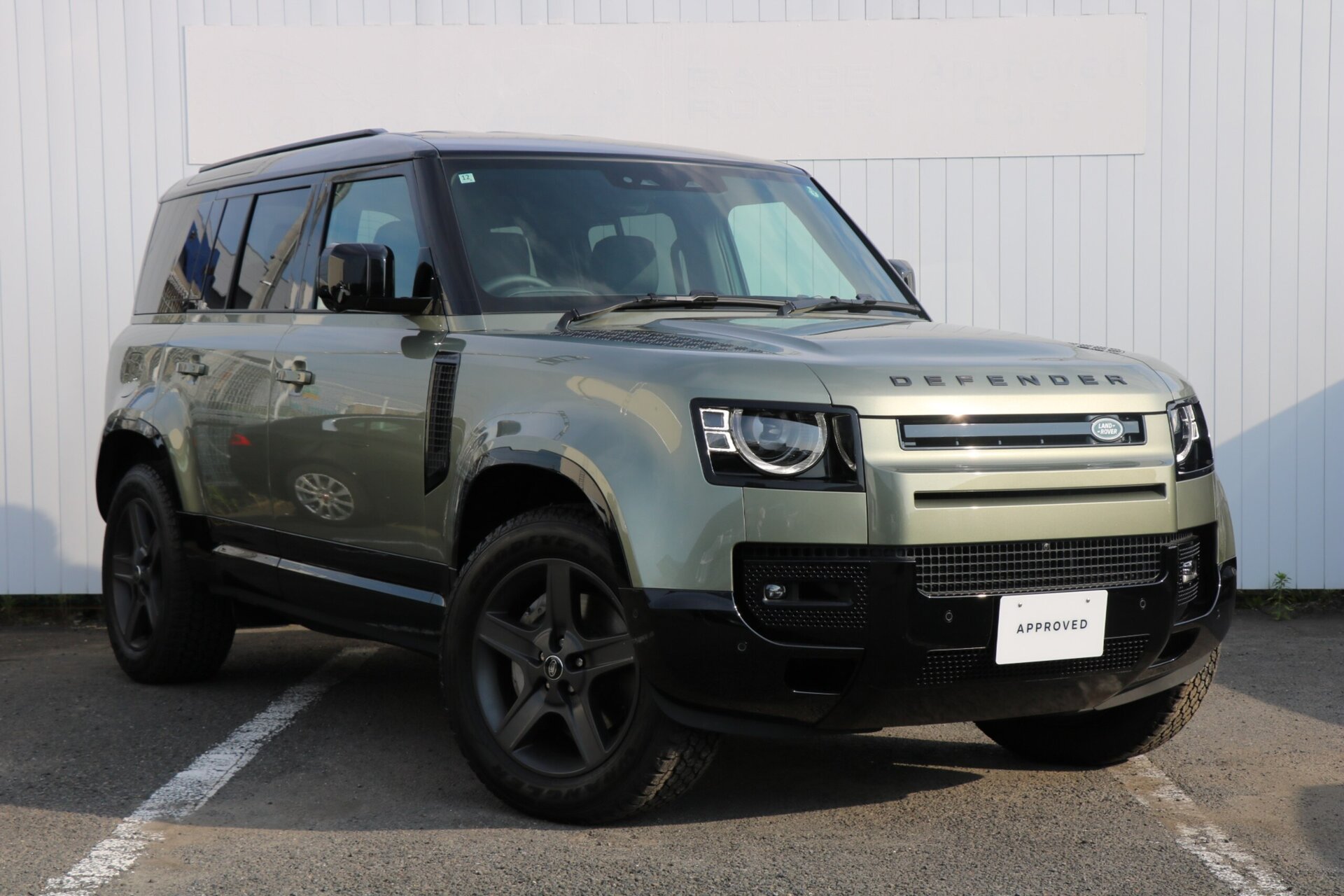 LAND ROVER DEFENDER - View 1