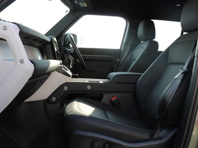 LAND ROVER DEFENDER - 9