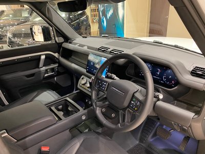 LAND ROVER DEFENDER - 2