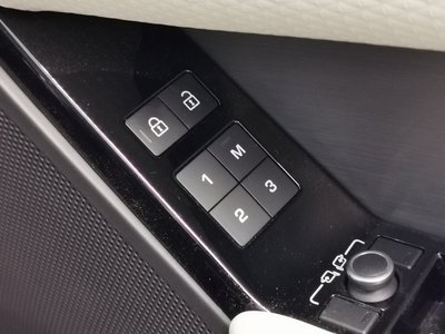 2023 LAND Rover RANGE ROVER VELAR thumbnail 28
