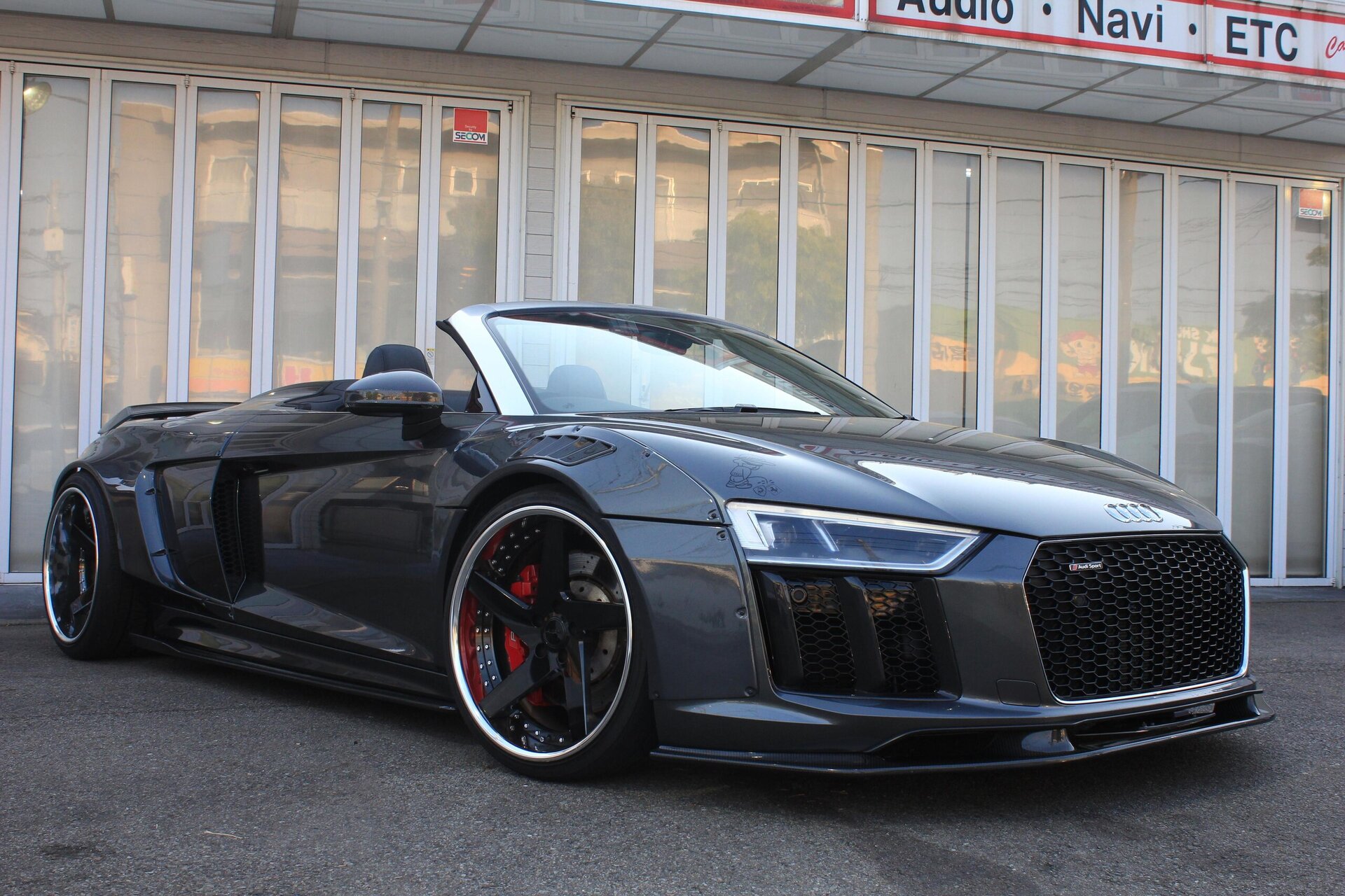 AUDI R8 SPYDER - View 1