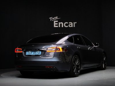 TESLA MODEL S - 3