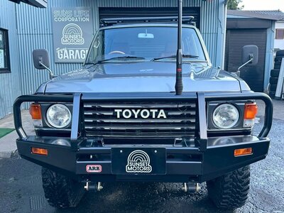 TOYOTA LAND CRUISER 60 - 2