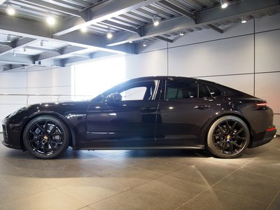 2025 Porsche PANAMERA 照片 3