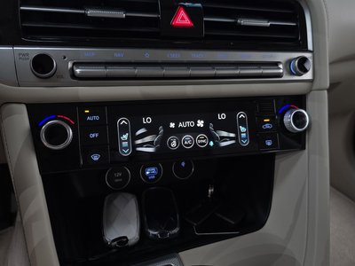 صورة مصغرة 32 لـ 2023 Genesis THE NEW G70