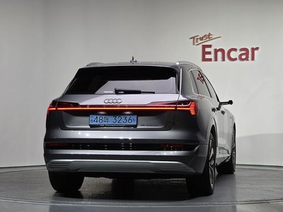 AUDI E-TRON - 4