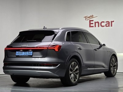 AUDI E-TRON - 3