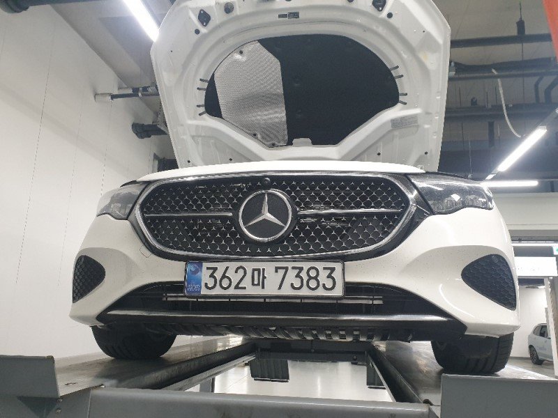 MERCEDES-BENZ E-CLASS - View 1