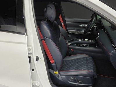 2022 Genesis GV70 — миниатюра 16