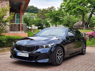 BMW 5 SERIES - 1