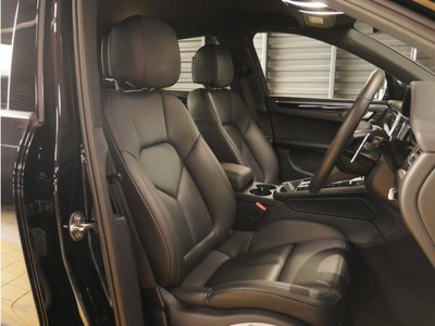 PORSCHE MACAN - 10