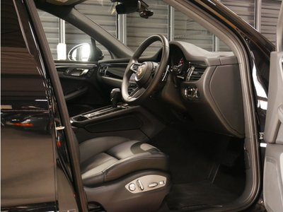 PORSCHE MACAN - 9
