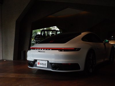 PORSCHE 911 - 4