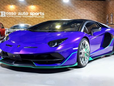 LAMBORGHINI AVENTADOR - 1