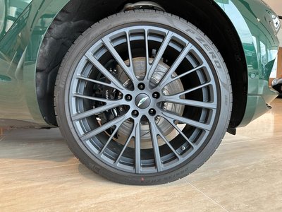 صورة 14 لـ 2024 Aston Martin DBX