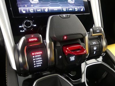 LAMBORGHINI URUS - 4