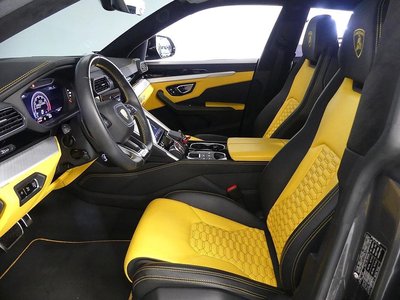 LAMBORGHINI URUS - 10