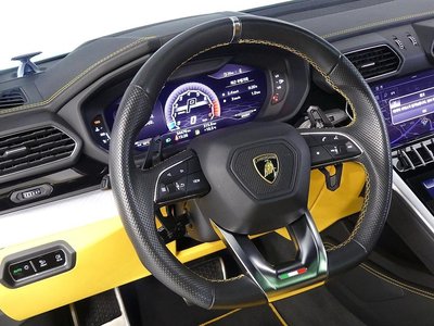 LAMBORGHINI URUS - 3