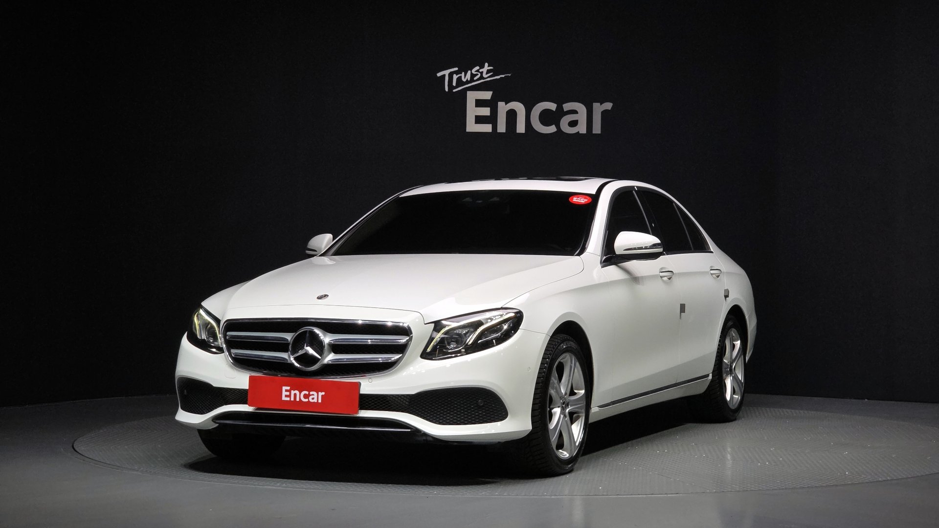 MERCEDES-BENZ E-CLASS - View 1