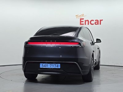 TESLA MODEL Y - 4