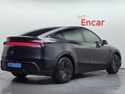 TESLA MODEL Y - 3