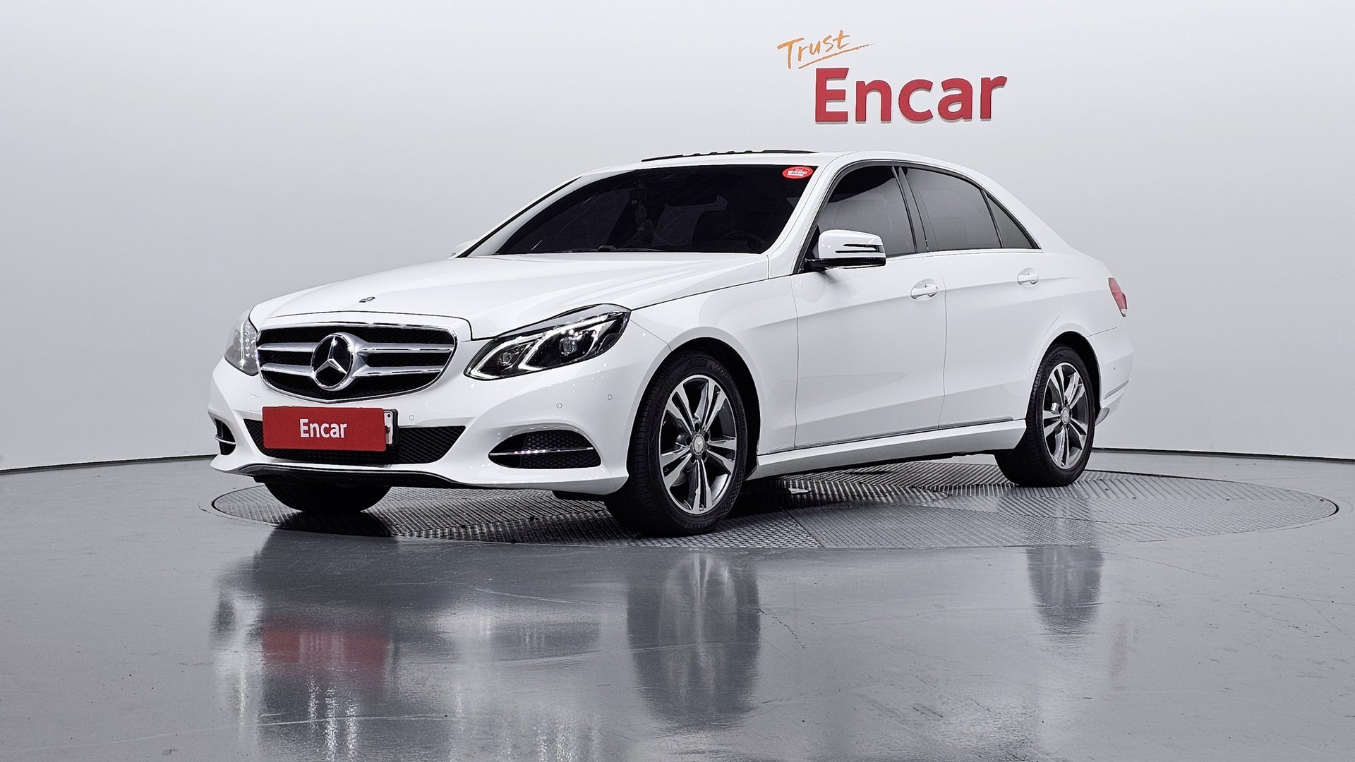 MERCEDES-BENZ E-CLASS - View 1