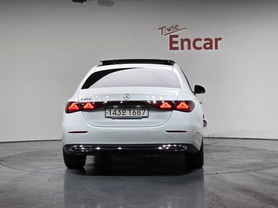 MERCEDES-BENZ E-CLASS - 4