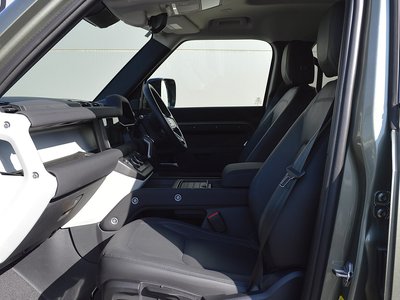 LAND ROVER DEFENDER - 10