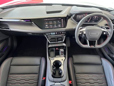 AUDI RS E-TRON GT - 10