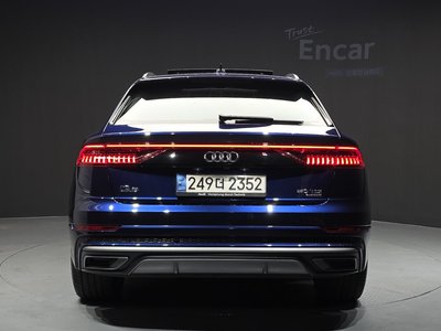AUDI Q8 - 3