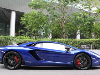 LAMBORGHINI AVENTADOR - 4