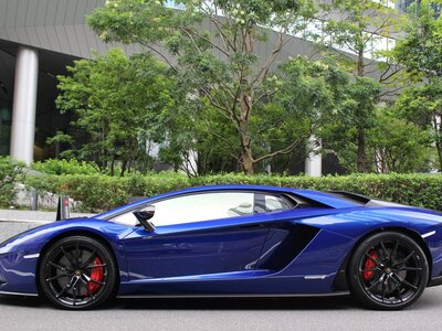 LAMBORGHINI AVENTADOR - 5