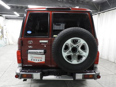 TOYOTA LAND CRUISER 70 - 6