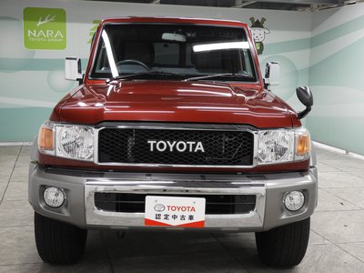 TOYOTA LAND CRUISER 70 - 2