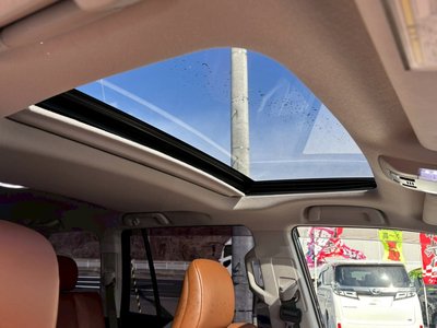 TOYOTA LAND CRUISER PRADO - 8