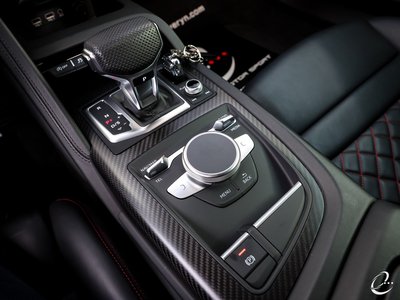 AUDI R8 - 8
