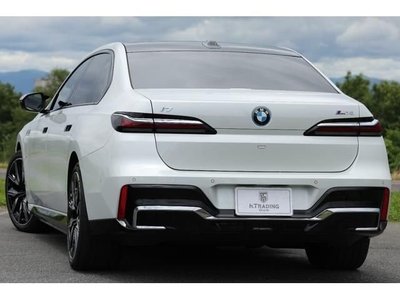 2024 BMW I7 photo 2