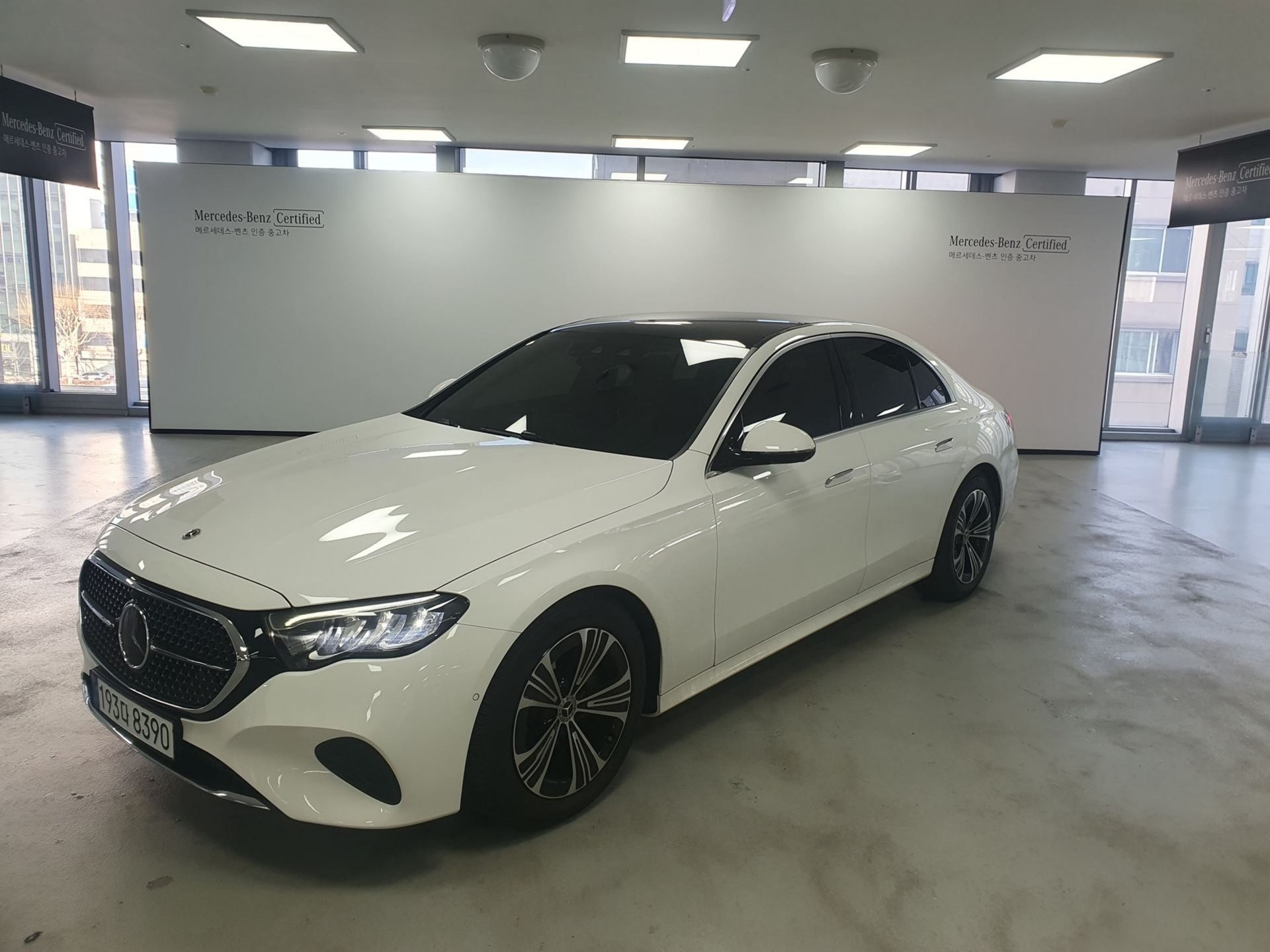 MERCEDES-BENZ E-CLASS - View 1